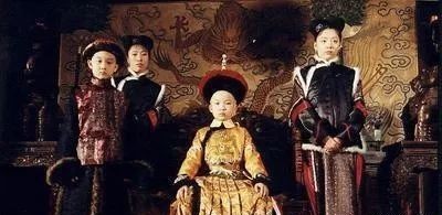 孝庄太后|16岁的康熙用一群孩子生擒鳌拜,为什么不动用大内侍卫呢?