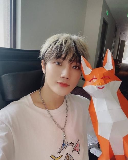  萧山|R1SE家境揭秘，萧山阔少何洛洛，茶庄少主焉栩嘉，而他最富有