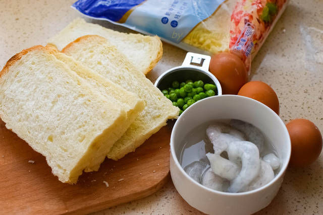  面包|女儿迷上这种饼，比披萨简单多了，不用和面不用烤箱，底脆馅香