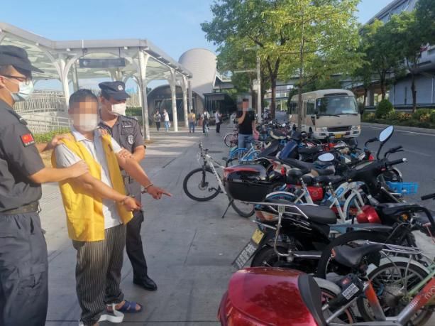 经理|因为生意难做，餐饮店经理竟带着员工偷电动车用于送外卖