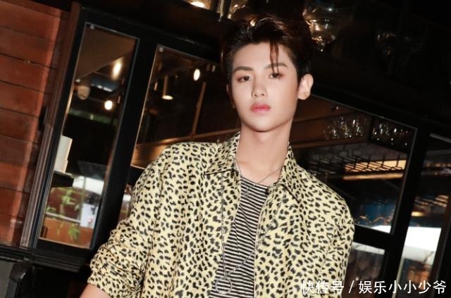 艺人|8月“最火”的00后艺人何洛洛第六,王源第二,榜首真霸榜!