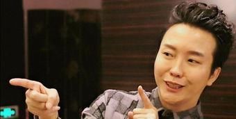  现况|草根逆袭抛弃糟糠女友，娶外国高官之女隐婚9年，李玉刚现况如何