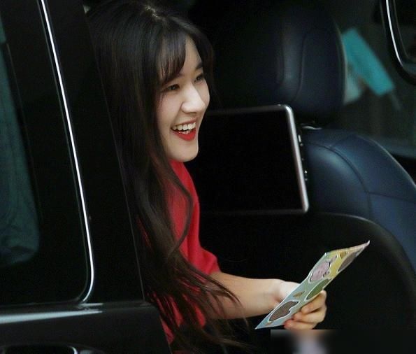 高级|不要说赵露思没辨识度了,看到路人镜头下的她,就知道有多高级了