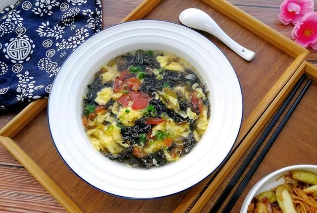  难怪|西红柿汤总不对味？先炒西红柿还是先加水，很多人做错难怪不好喝