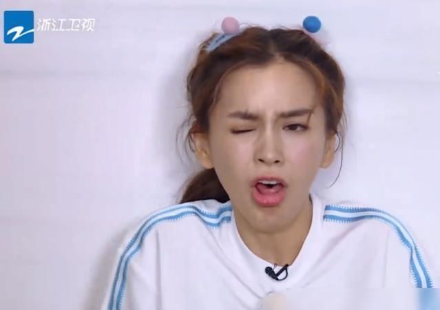  层楼|Baby爬10层楼累到呕吐，镜头突然拍特写，她的反应堪称教科书