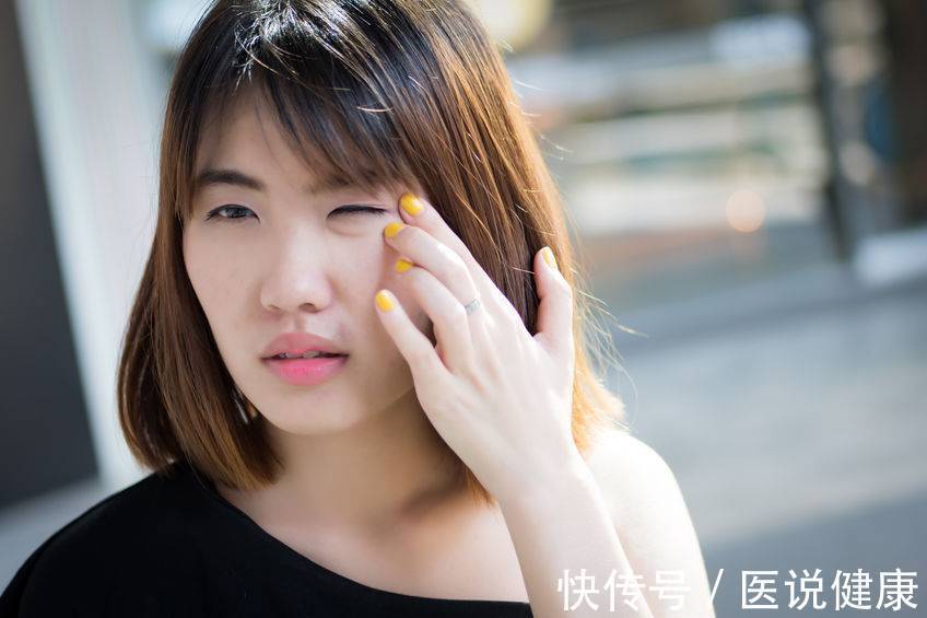 眼睛流泪模糊是什么原因引起的(眼睛模糊易流泪，或与这4个因素有关，了解后，才能及时调理)