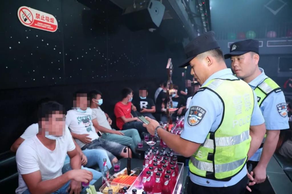  武鸣|武鸣警方联合禁毒支队开展娱乐场所清查行动