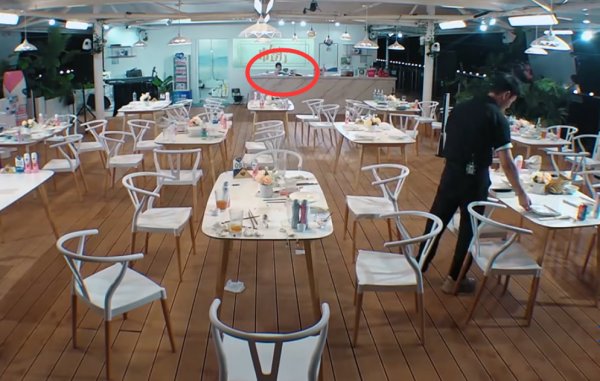  引热议|李浩菲在后厨刷一个小时碗，赵丽颖做的事情引热议：难怪被吐槽