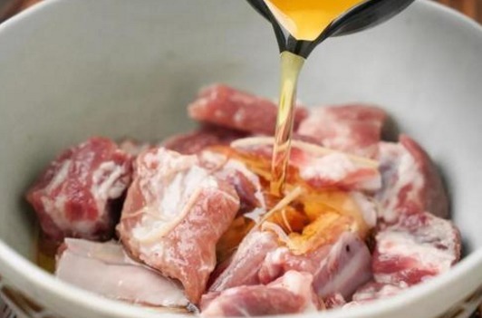  步骤|无论排骨怎么吃，切记不要焯水，牢记2个步骤，排骨鲜嫩无腥味