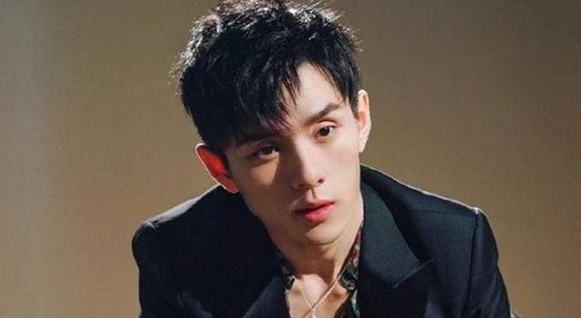  嘴巴|李佳琦一年要试色“上千支口红”，为什么嘴巴还那么Q弹？