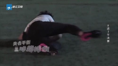  本性|Baby走T台不慎摔倒，邓超脱口而出6个字，意外暴露了本性