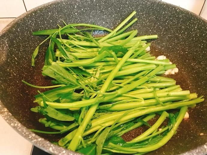 做法|简单快手美味家常菜腐乳空心菜，做法简单味道鲜美，新手一看就会