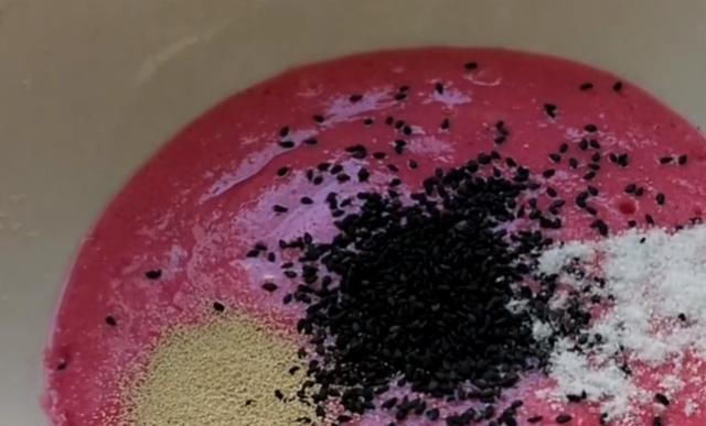  大锅|吃剩的火龙果皮别扔掉，加1碗面粉，不蒸不烙，5分钟做1大锅，香