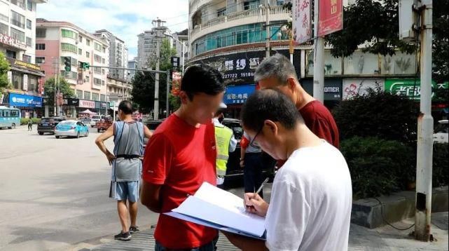 违法地点|行人横穿马路，黎平实名曝光一批不文明交通行为，快看有没有你