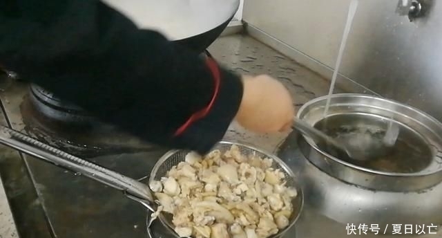 香菇|淮扬菜大厨改良员工餐将香菇烧鸡这么做,鲜香微辣,开胃下饭