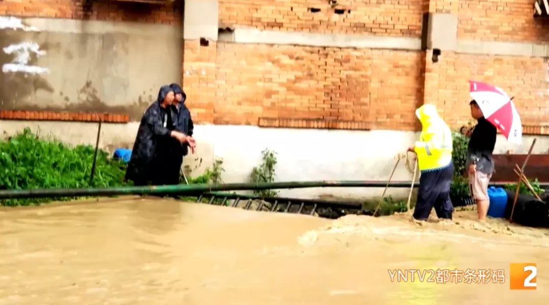  商户|淹水深度近2米！商户损失高达百万！昭宗路积水严重，天灾还是人祸？记者一探究竟