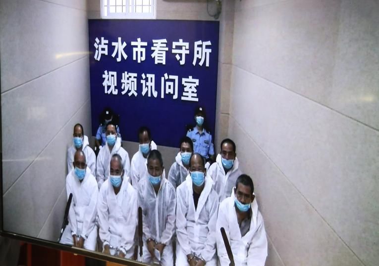 扫黑|扫黑除恶 | 两天的“隔空对话”,10名涉黑案被告受审