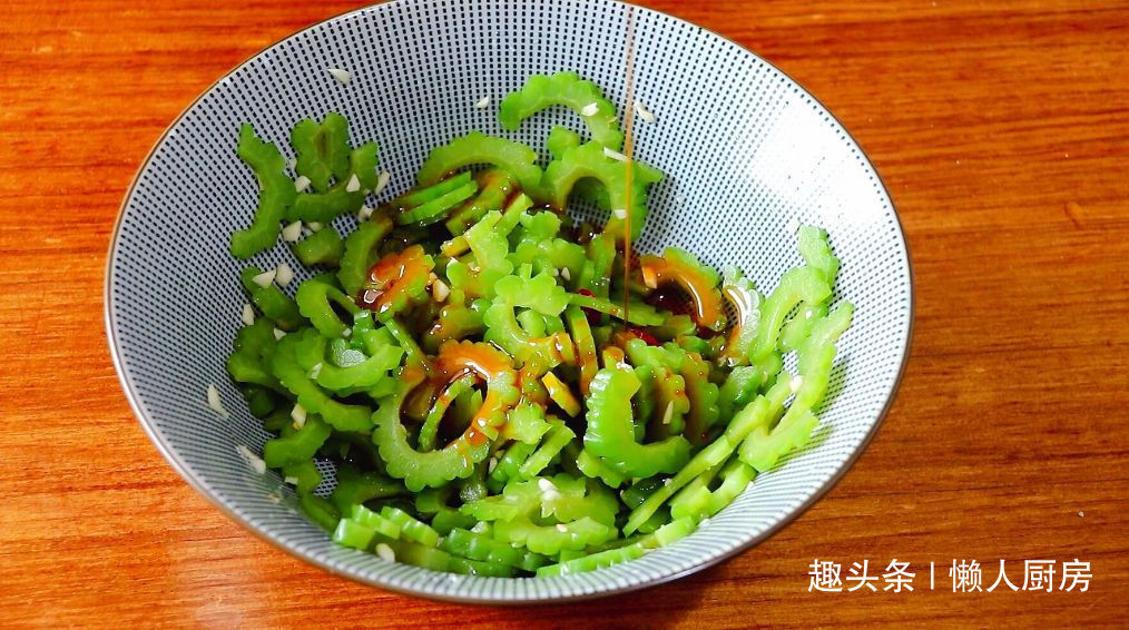 苦瓜|苦瓜怎么做好吃记住两点,能降低苦味,不爱吃苦瓜的人也爱吃