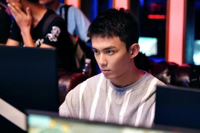  吴磊|打架丢工作？考试倒第二？《穿越火线》鹿晗吴磊为梦想付出了什么