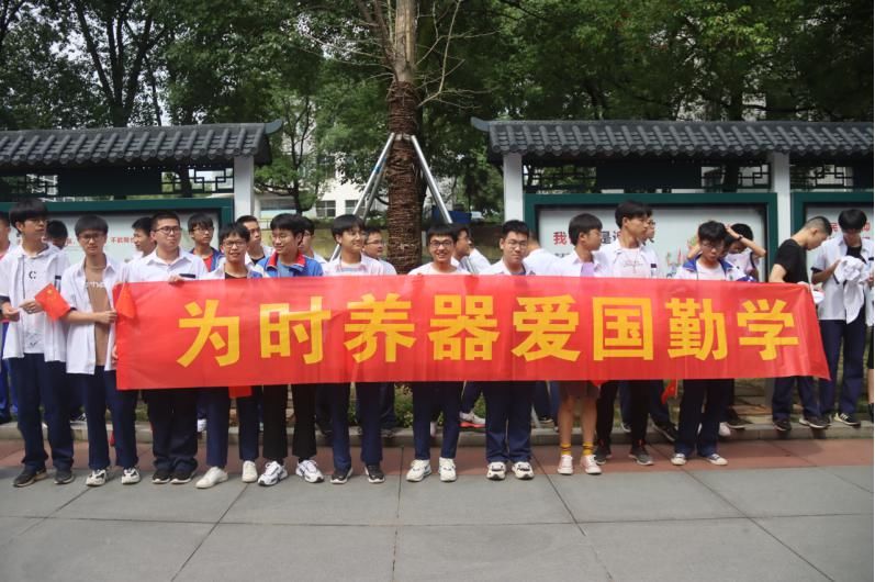  送考|乘风破浪高考日 盘点常德市二中爱心送考的那些美好画面！