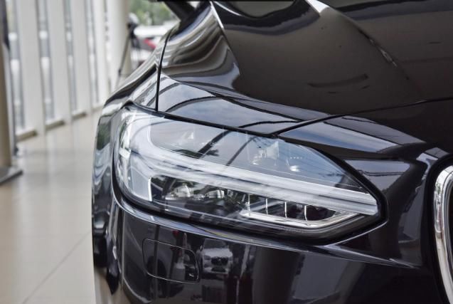  沃尔沃|沃尔沃S90来了，轴距3061mm，后排座椅电动调节，售价37.29W起