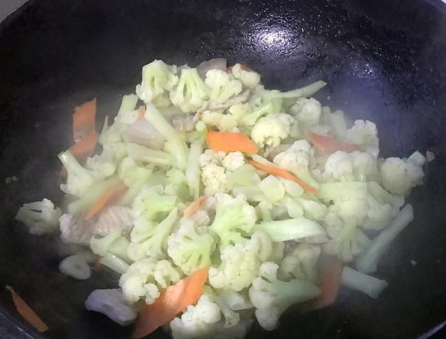 儿子|花菜就这样吃,夏天清淡还有营养,我儿子点名要吃的菜