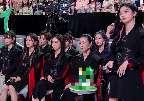  孟美岐|火箭少女101《达拉崩吧》舞台，孟美岐站C位，yamy有排面