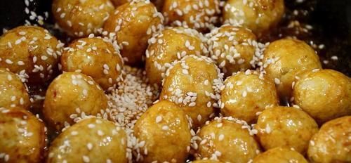 鹌鹑蛋|鹌鹑蛋别光卤着吃了，教你一种新做法，一口一个，一大盘不够吃