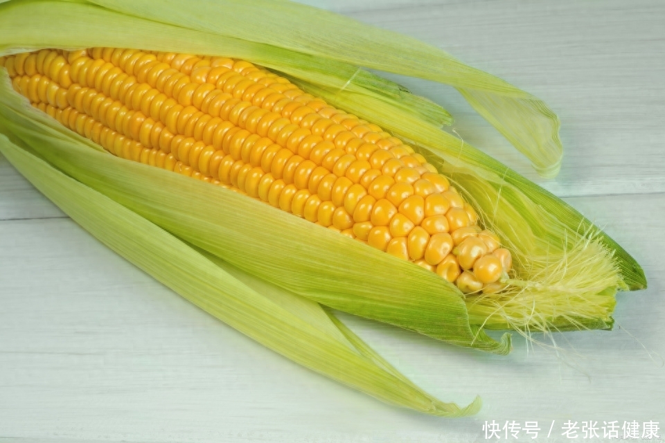 糖尿病人吃煮熟的玉米能降血糖吗(糖尿病患者到底能不能吃玉米，是升血糖还是降血糖？望你早做了解)
