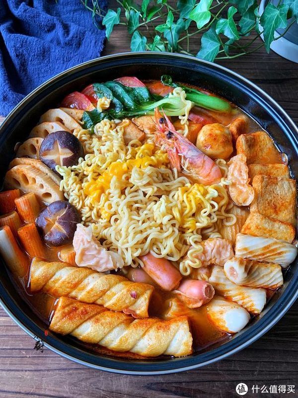  鲜虾|68元自制火锅，17种食材煮一锅，芝士鲜虾加泡面，太过瘾了