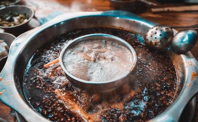  寻味|寻味成都 | 一座来了就不想走的城，一台开了就不想下的车