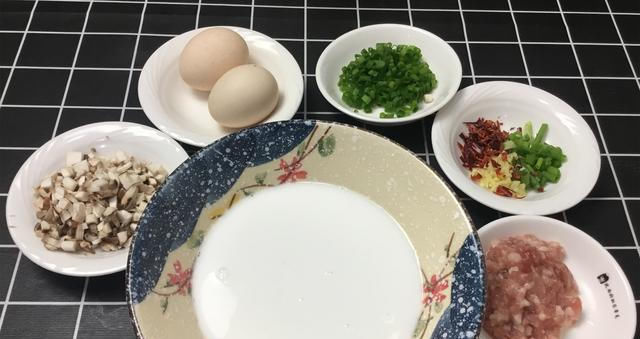  摆摊|肠粉最简单的做法，老阿姨将配方和做法都告诉你，可以摆摊了