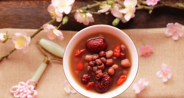 百病|气血不足百病生!80岁奶奶:5种食材煮一煮,气血双补,一碗5块