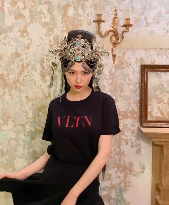 复出|唐嫣高调亮相太惊艳！穿针织配T恤成最美“宅女”，还不复出？