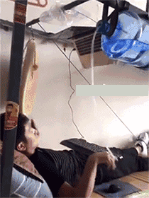 女朋友|爆笑段子:大学的时候我交了一个女朋友,经常去女生宿舍楼下等她