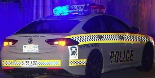 纳罗威|澳男全副武装冒充警察勒索他人!穿警服,挂警灯,还给人上手铐