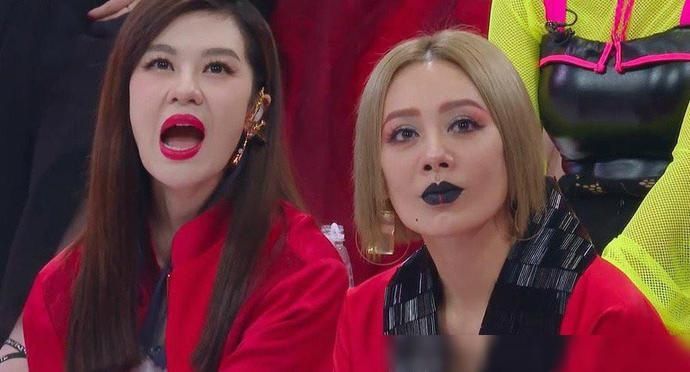  服装|《乘风破浪》二公服装太丑了，姐姐们是怎么同意穿上这些衣服的？