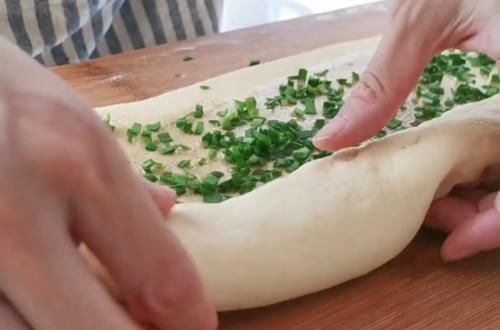  葱油|分享一款玉米面葱油花卷，咸香味美，营养好吃，不错的居家早餐