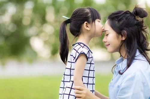 孕妇|“孕妇要尊老爱幼”孕妇被7岁男孩“逼着”让座，乘客真没教养