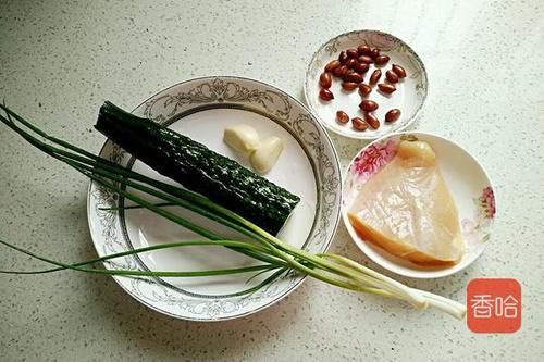  少许|鸡丝凉面怎么做？原来煮面和料汁都有讲究，做好了不油腻还减脂