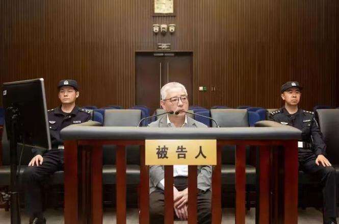 上海电气集团公司原董事长郑建华受审 被控受贿1.56亿
