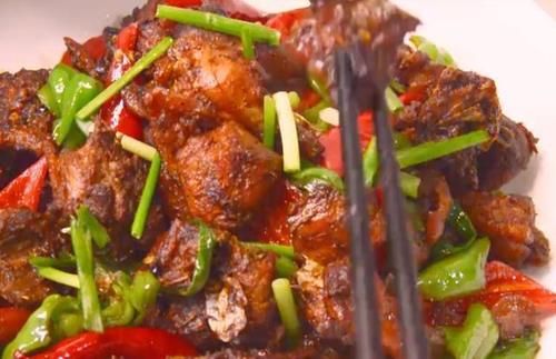  香辣|爆炒鸡块，一道香辣鲜美的家常菜，按照步骤学，也能做出饭店味道