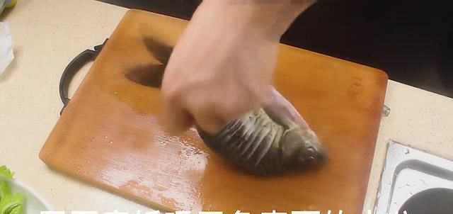  健脾|鲫鱼汤里加上这两样食物，健脾利湿清热解乏，建议收藏！