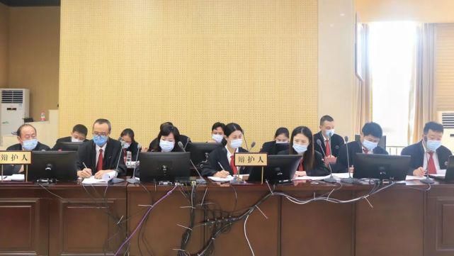  当庭|黄冈市首个女黑势力首犯受审，当庭落泪悔罪