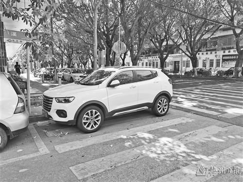 人心|车辆乱停放 行人心添堵