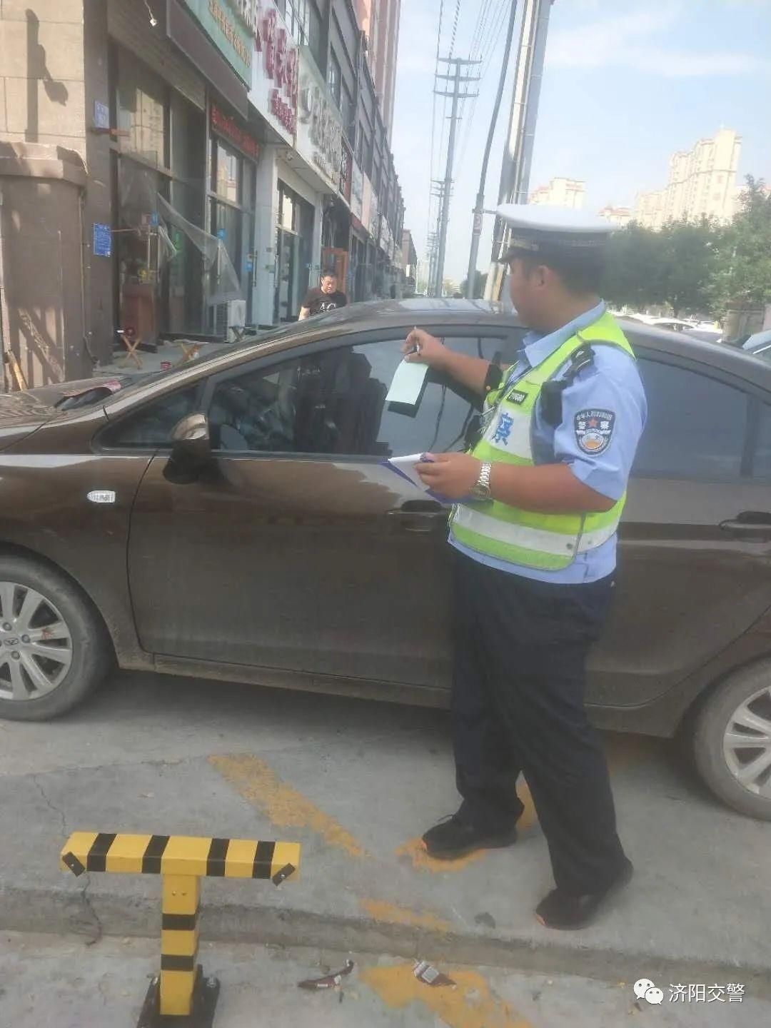 文明城市|【创建全国文明城市】济阳交警持续对违法停车进行整治 提升道路通行效率