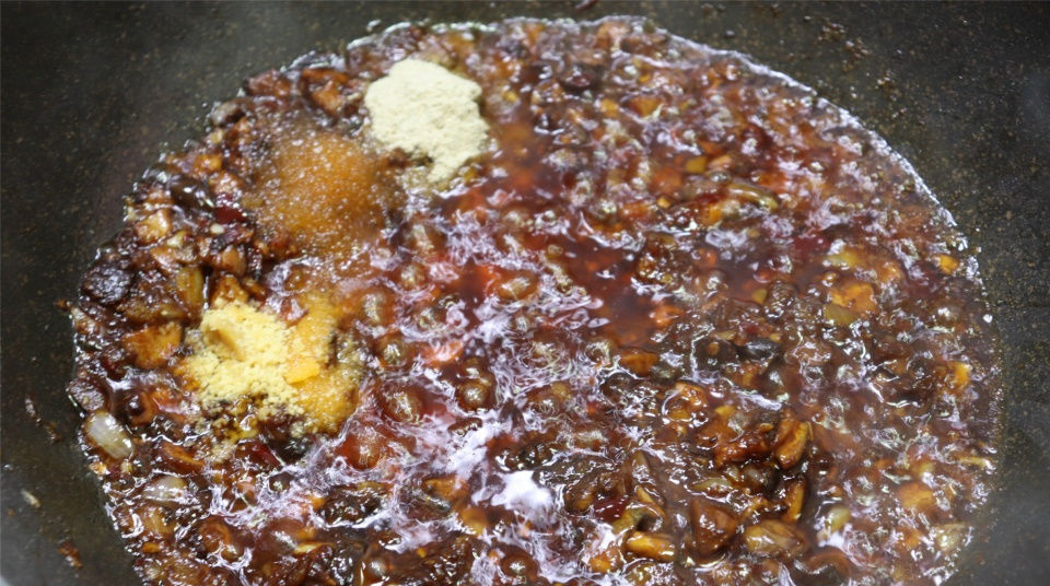  肉丁|自制香菇肉丁酱，拌啥都好吃，20元成本做一大碗，不用去超市买了