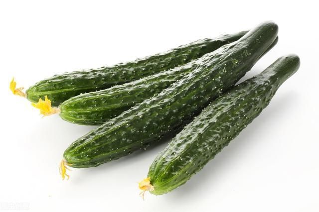  挑选技巧|买黄瓜时，买弯的好还是直的好？老菜农说漏了嘴，以后别再乱买了