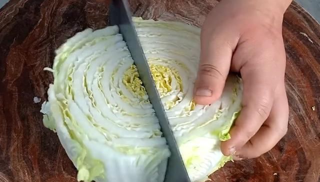  难怪|醋溜白菜，先放醋还是先炒白菜？厨师长：都不对，难怪炒的不好吃