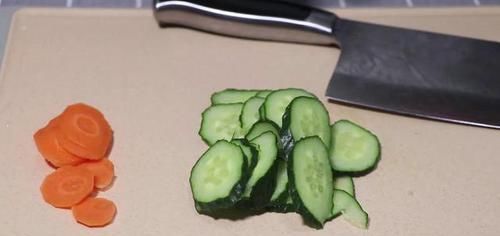  黄瓜|教你一道简单的家常菜：黄瓜炒肉